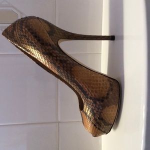 Brand NEW Gucci shoes!!!